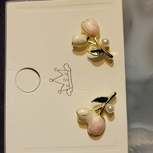 Petite faux pearl/rose earrings